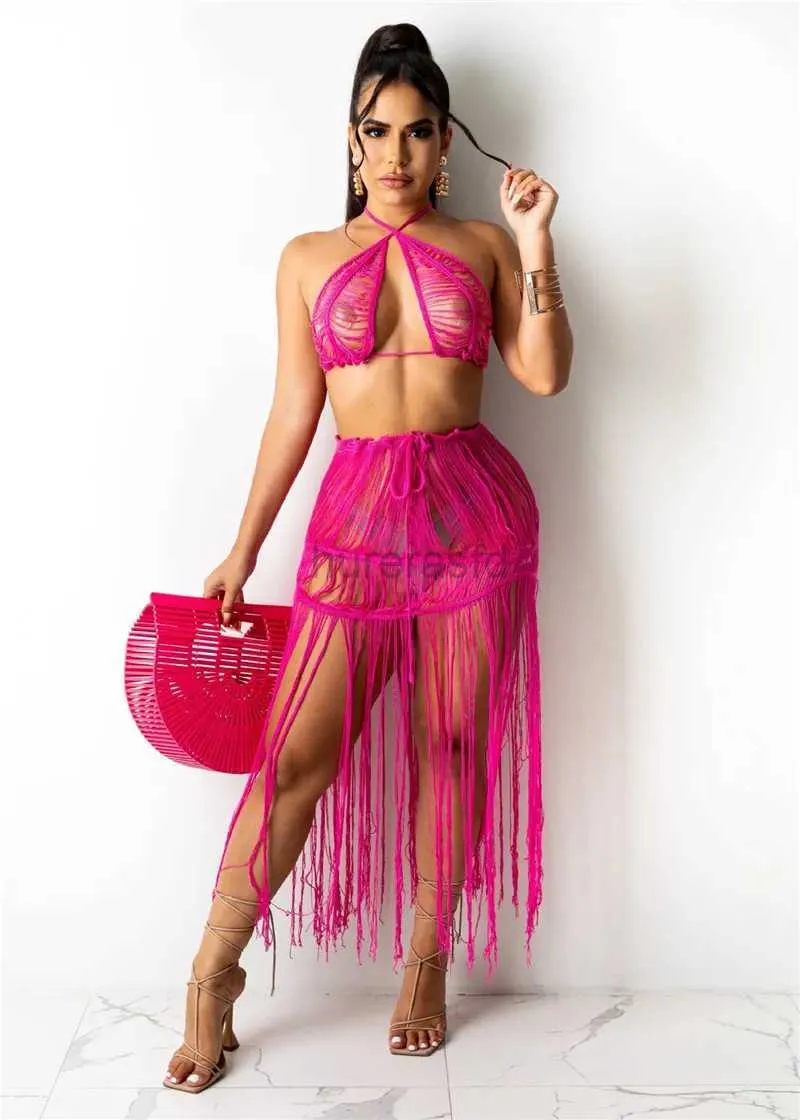 Damen-Badebekleidung. Tragen Sie einen zweiteiligen Strandanzug aus gestricktem Leder mit Quasten, einen gehäkelten Damen-Badeanzug, einen sexy transparenten Bikini-BH und ein Bikini-Oberteil 240326