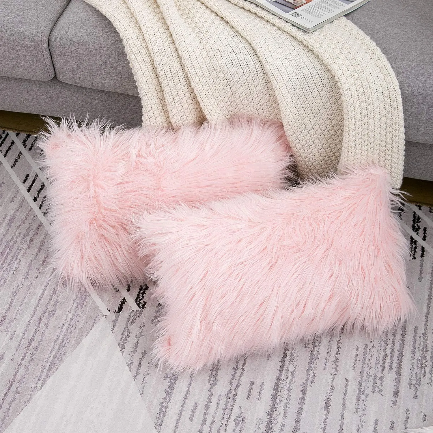 2つのピンクのふわふわの枕のバレンタインデーセット新しい高級シリーズメリノスタイルの赤面フェイクファー装飾スロー枕カバースクエア