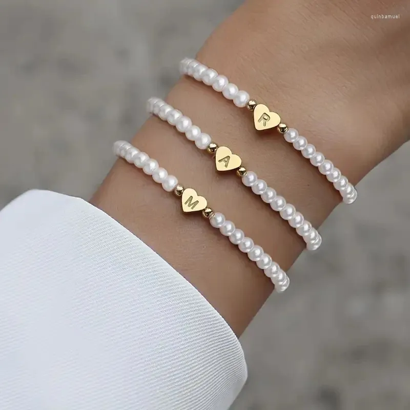 Link pulseiras cor dourada A-Z 26 letras em inglês coração em forma de pingente pulseira para mulheres homens resina delicada artesanal frisado elástico