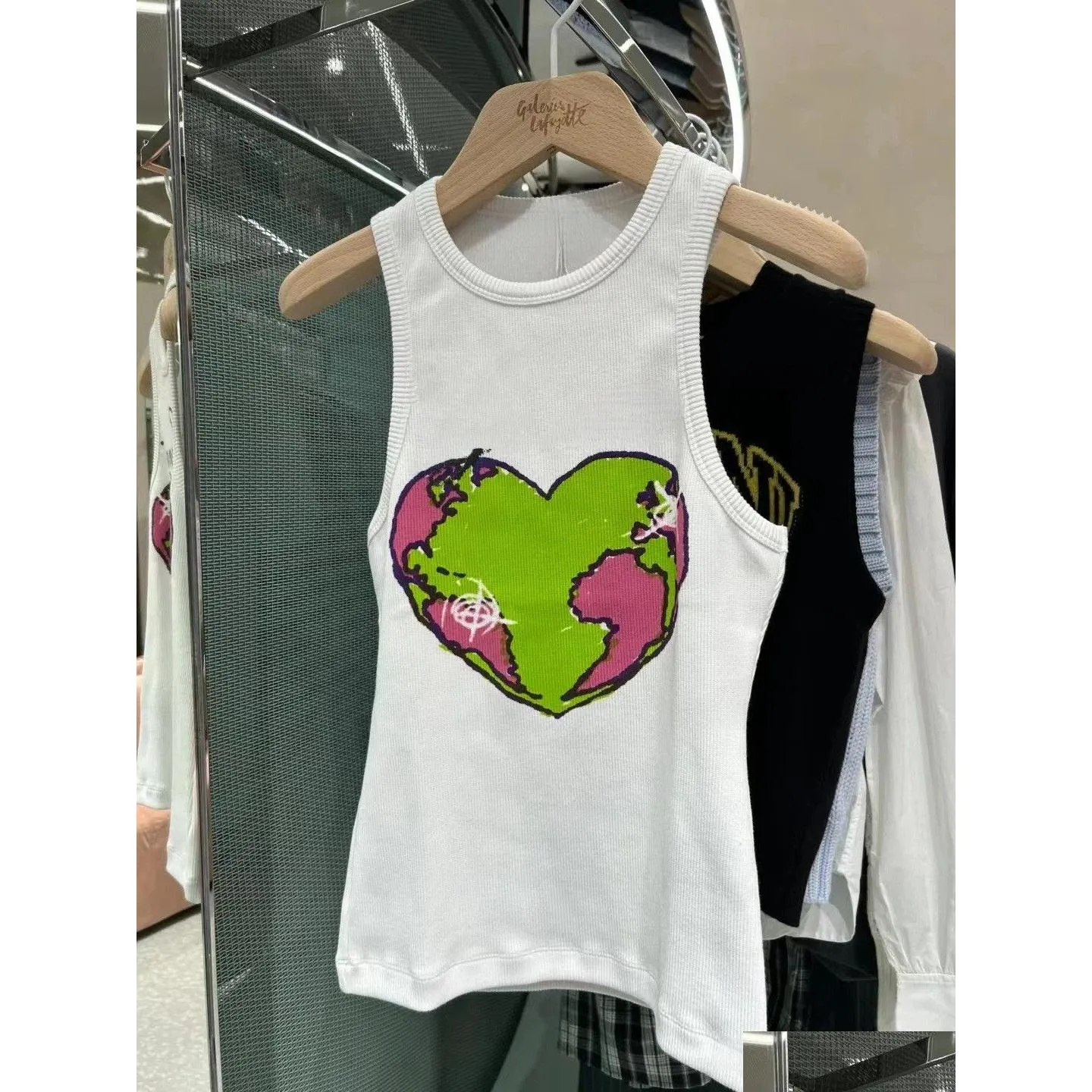 Zbiorniki damskie Camis Designer Love Printed Tank Top z wyciętym z tyłu Slim Fit Bottom i zawiesinę Dostawa odzieży TEE TES OTHIX