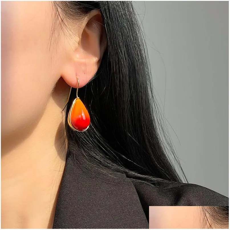 Stud personnalisé goutte d'eau boucles d'oreilles en pierre brute dégradé contraste couleur tendance cool automne hiver lumière luxe mode bijoux livraison otkz1