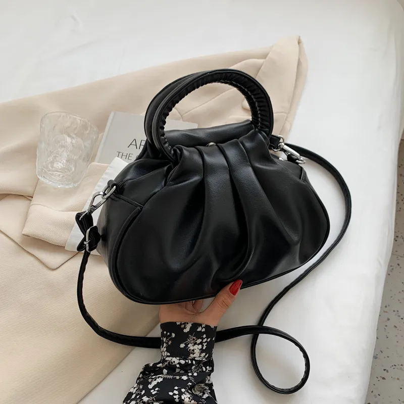 Designer kvinnor mode handväskor läder pu lady cloul axel crossbody väska retro alla matchar veckad underarmspåse yfa2131