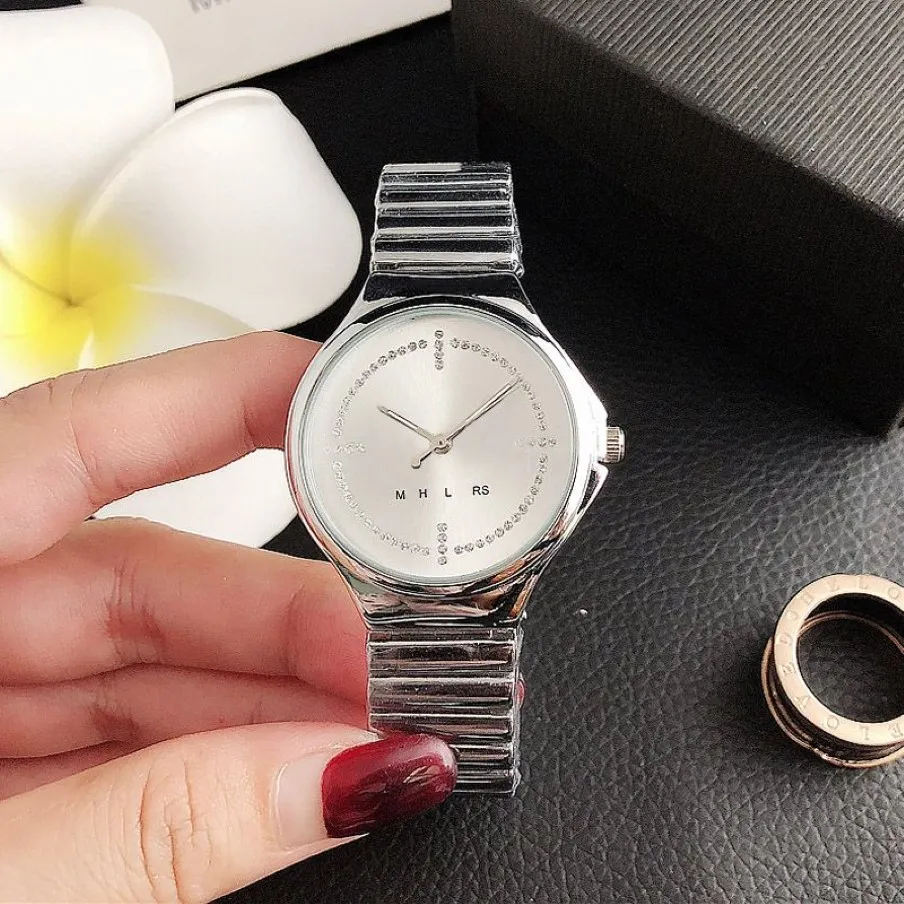 Brand Quartz Wrist Watches for Women Lady Girl Crystal Big Letters Style Metal Steel Watch Watch M83245N