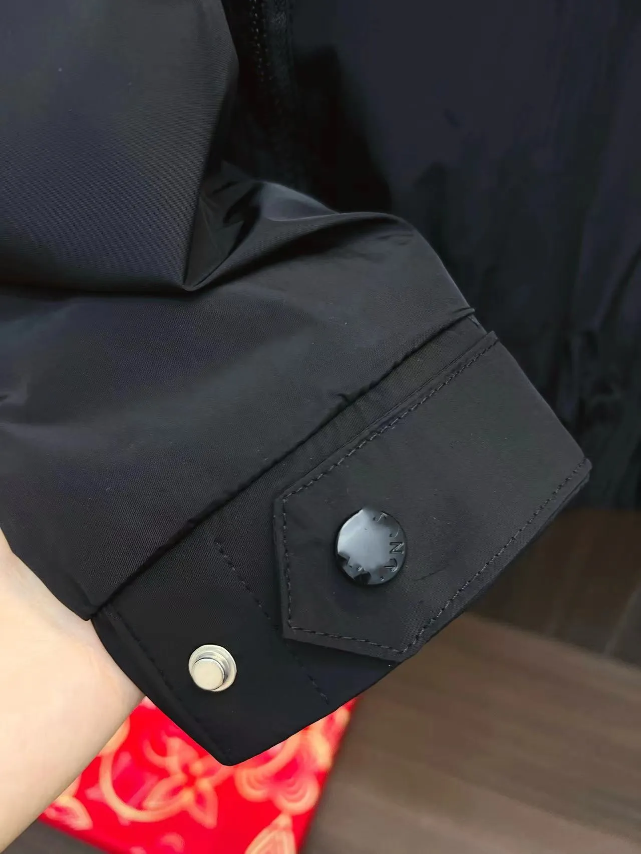 2024 Pring New Fashionable Armband Stand Up Collar Business Windproof Mångläggande mäns avslappnad jackajacka