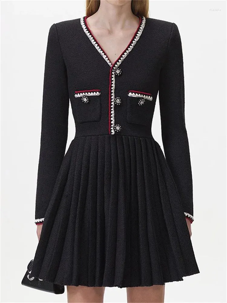 Casual Jurken Zwarte Elegante Geplooide Gebreide Mini-jurk Voor Vrouwen 2024 Winter V-hals Contrast Rand Dame Lange Mouwen Slim Fit korte