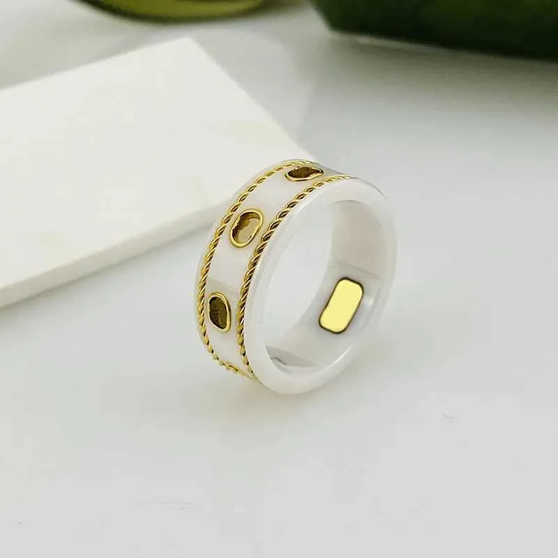 Band Rings High Persion Black and White Ceramic Ring Vintage 18K Gold Bee Planet Movie مع نفس الزوجين خاتم Punk Party Gift J240326