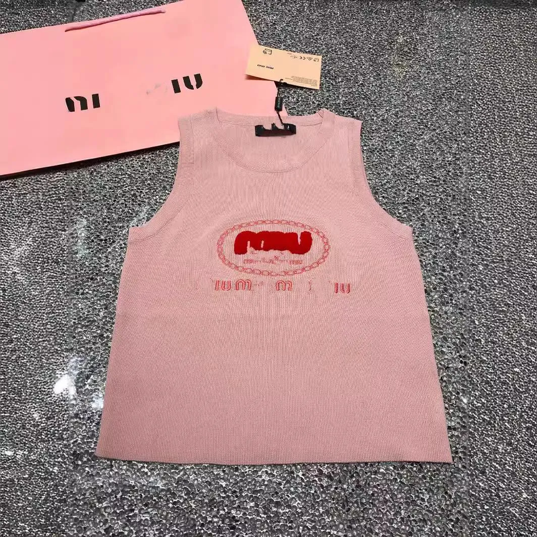 Womens klädkvinnas designer topp miui sommar ny mode tung industri broderi brev förenklad avslappnad mångsidig stickad tank top