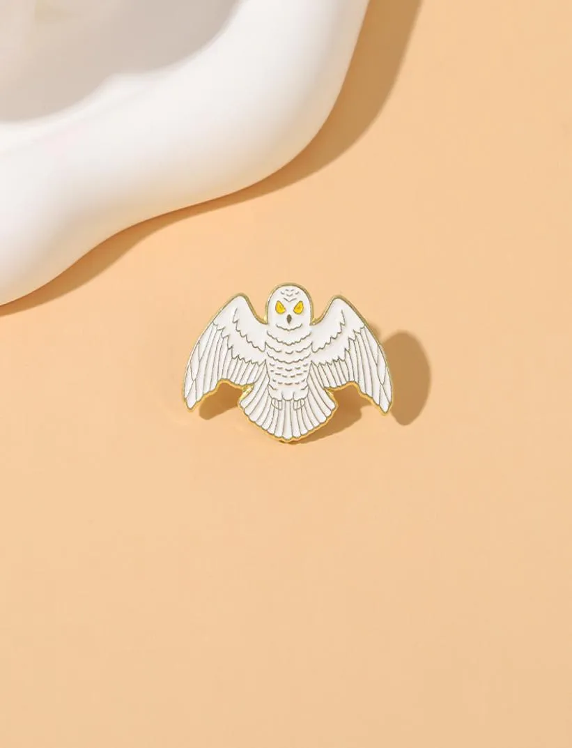 Hedwig المينا دبابيس مخصصة سحر فيلم Bird Messager Brouches Lapel Badges Animal Fans Home Gift for Kids Friends3681262