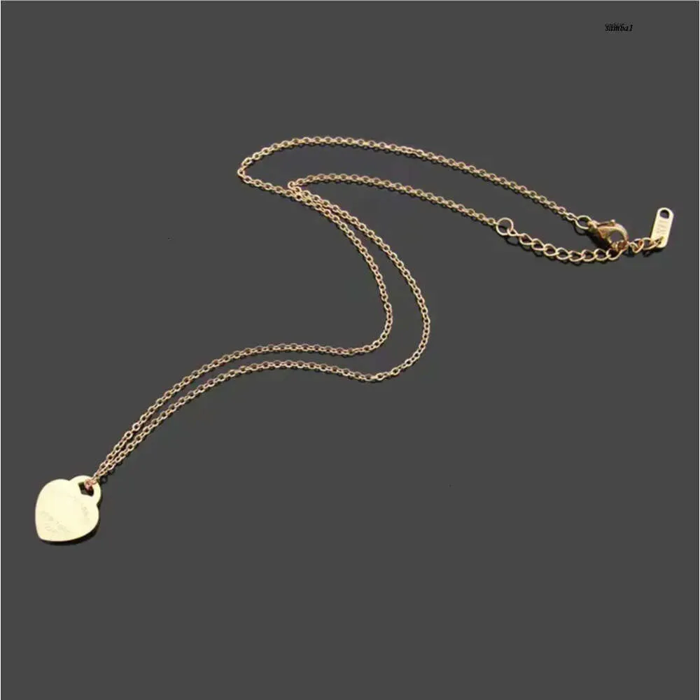 Mode guld hjärtdesigner halsband rose guld valentin dag gåva smycken med låda snabb frakt