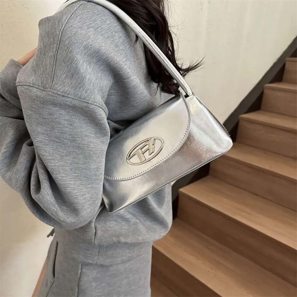 I designer di borse di moda vendono borse unisex da marchi popolari con una borsa per sconto del 50% per le donne nuove ascelle alla moda e alle spalle