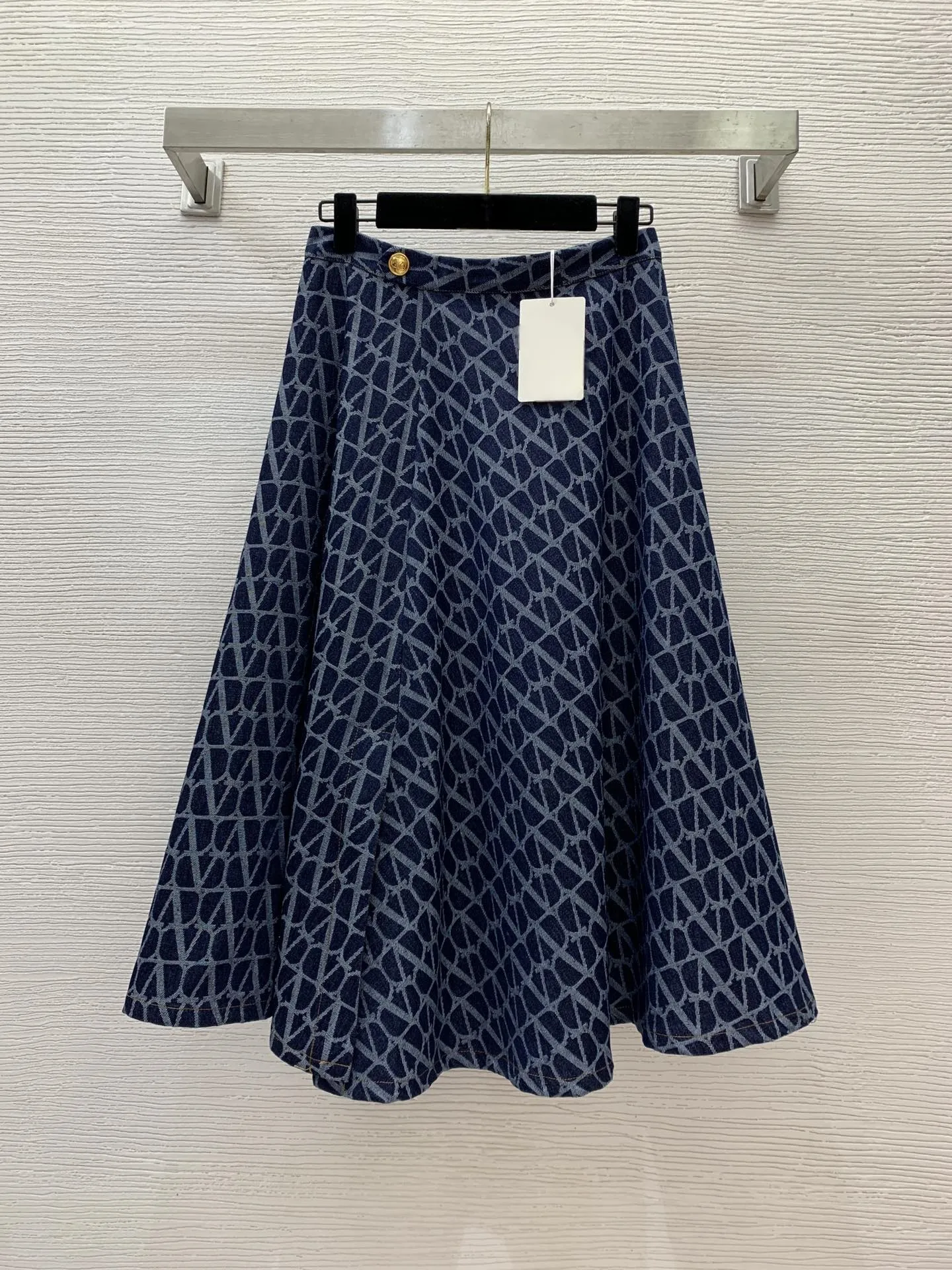 Classic letter jacquard denim fabric, high waisted long skirt with large hem