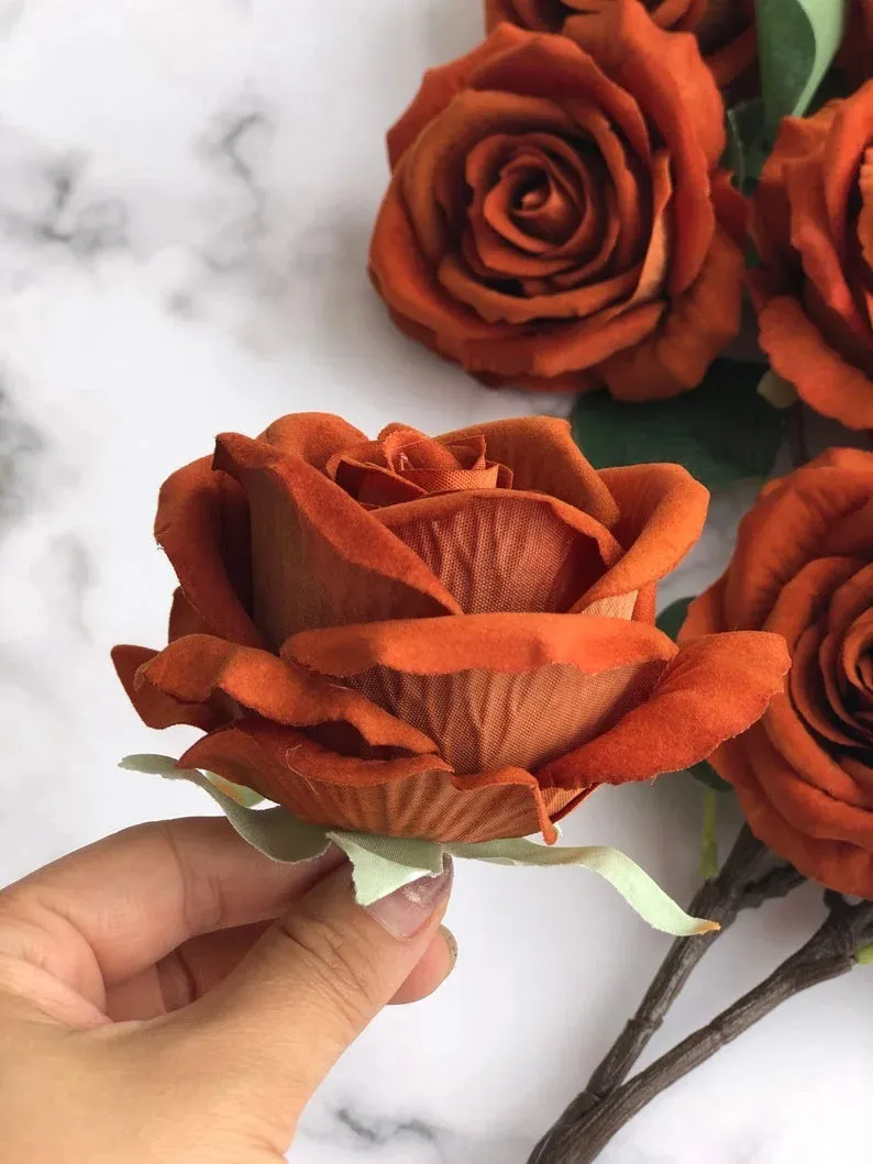 10 pçs ferrugem laranja artificial rosa cabeças veludo rosa em atacado flores falsas para diy buquês de casamento decoração de casa 240322