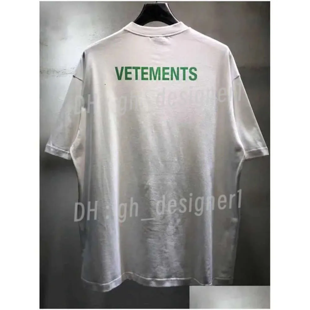 Męskie koszulki Vetements T Shirt Mężczyzn Kobiet Kobiety z krótkim rękawem Duży tag Hip Hop Loose Casual Hafdery Tees Black Białe Tshirts Top Letni koszulki 96