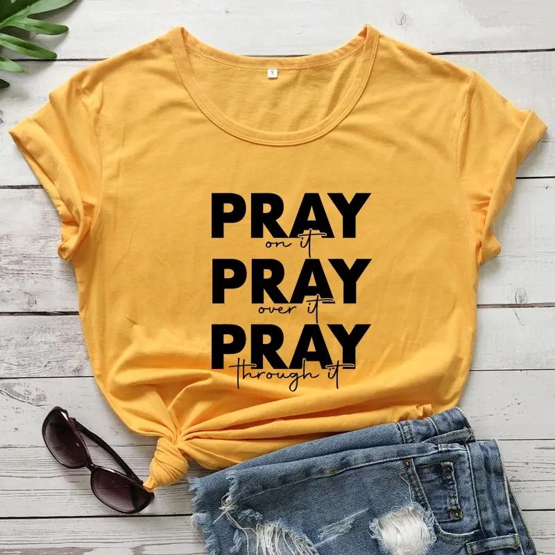 Camiseta feminina rezar sobre ele através de camiseta casual igreja oração camiseta feminina religiosa bíblia cristã camiseta top