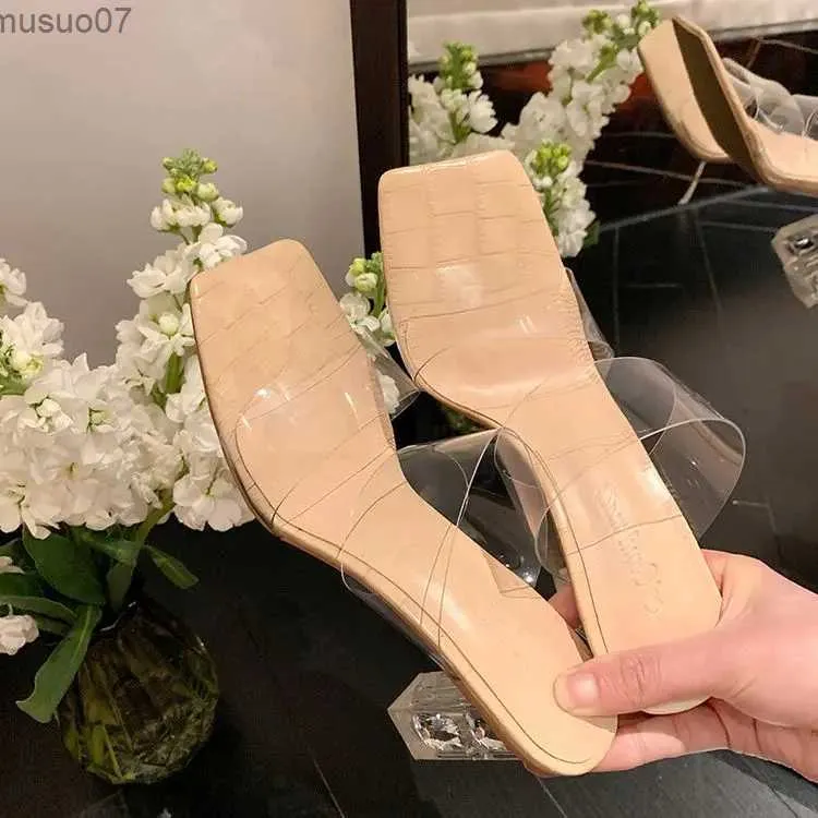 Sandales 2023 Fashion Transparent PVC avec des femmes design de mode Fashion Crystal High Talons Sandals Sandales Promotion d'amande Slide Womensl2403