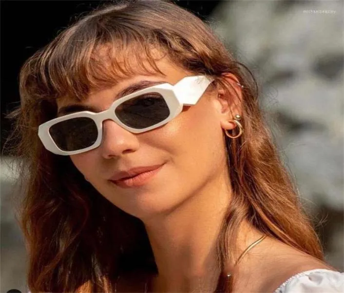 Okulary przeciwsłoneczne Eleganckie białe kwadratowe kobiety 2022 Trend Shades Małe ramkę Unikalne okulary przeciwsłoneczne Retro Brand Desinger1459148
