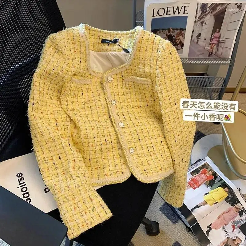 Chaquetas de mujer Chaqueta de tweed amarilla Abrigo de lujo Mujeres Pequeña fragancia corta Principios de otoño 2024 Tejido a cuadros recortado C27