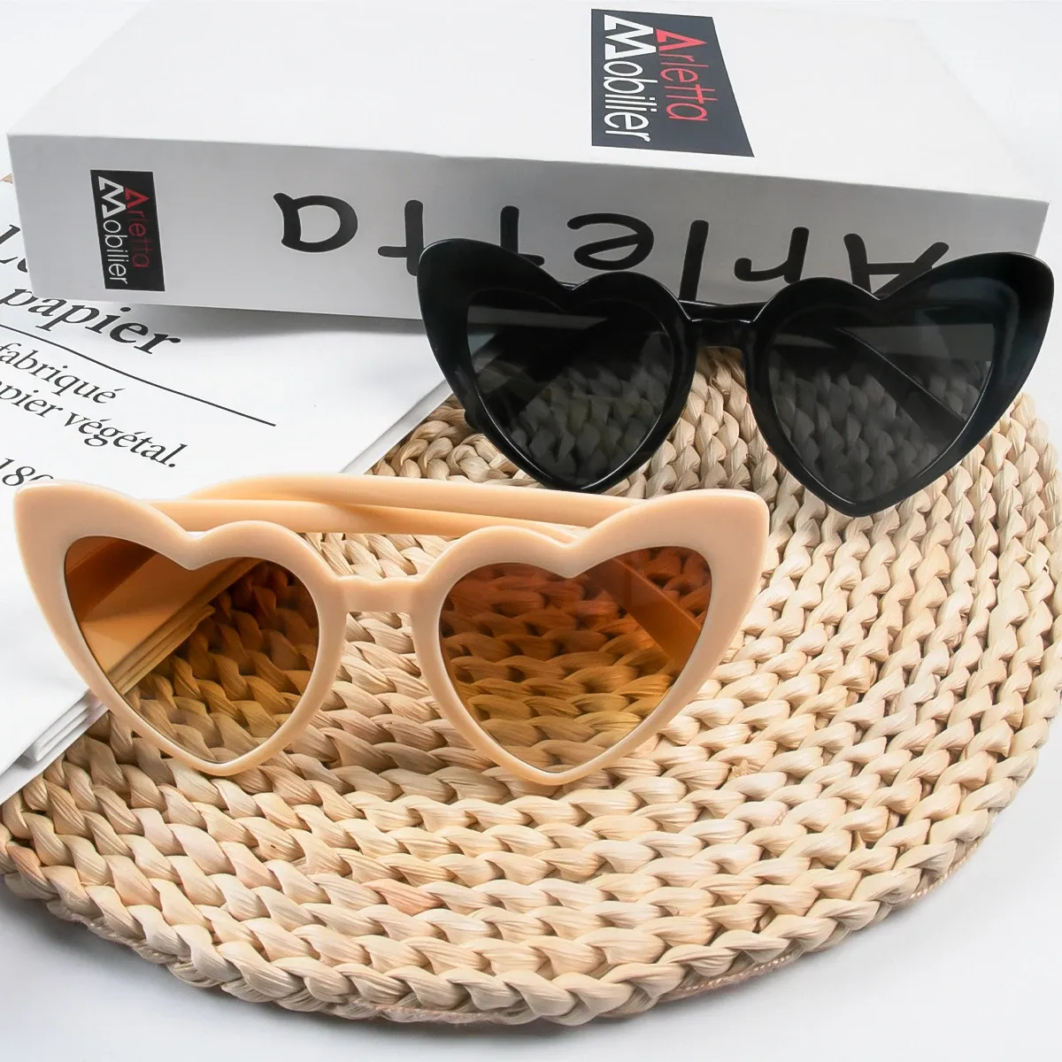 Lunettes de soleil en forme de cœur pour femmes, rétro, œil de chat, décoration de mariage, de fiançailles, Shopping, accessoires de fête de voyage