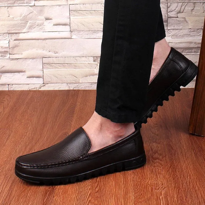 Casual skor män äkta läder loafers vår sommar kör designer mens mockasins lägenheter glider på kontoret