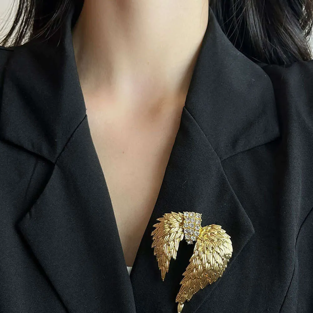 Middeleeuwse Vintage Luxe Temperament Feather Wing Vergulde Broche Pin Coat Decoratie