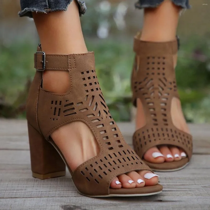 Sandálias primavera verão tamanho grande sapatos femininos estilo romano oco moda volta zip grosso salto grosso para senhoras