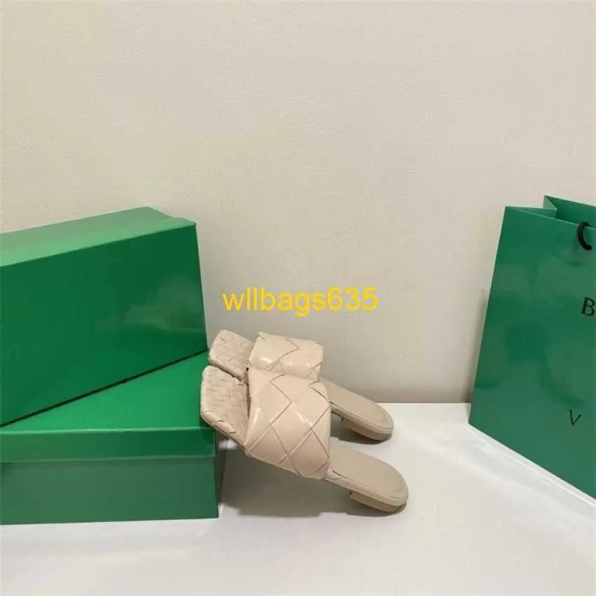 Lido Mule Sandals Botteg Veneta Slippers النعال المنسوجة الأصلية النقية للملابس الخارجية للسيدات 2024 New Crossborder Trade Trade Flat B لها شعار HBB9