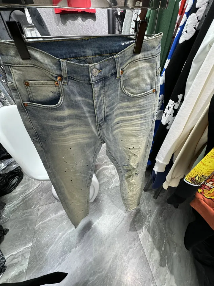 P1201 PAARS Hoge kwaliteit heren jeans Distressed Motorcycle biker jeans Rock Skinny Slim Gescheurde gatstreep Modieus slangenborduurwerk Denim broek