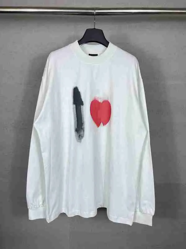 Diseñador Camiseta de manga larga bordada en forma de corazón de la familia B de versión alta con cuello trasero, versión tejida y teñida a medida, ajuste holgado, camiseta larga unisex QOHJ