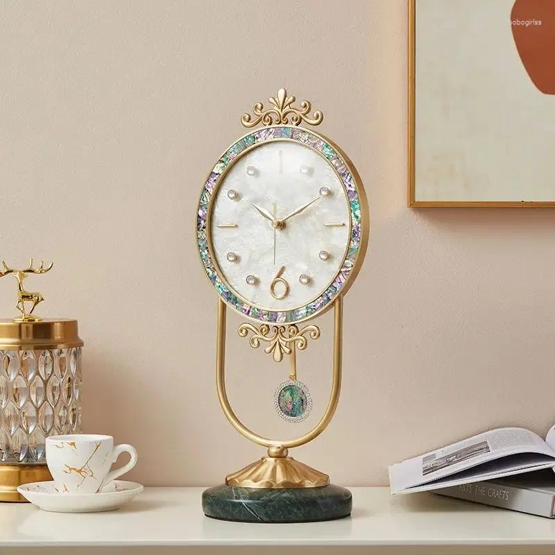 Zegarki stołowe lekkie luksusowe czyste mosiężne zegar sztuki nowoczesne prostotę salon High-end Mute Decoration Creative Villa