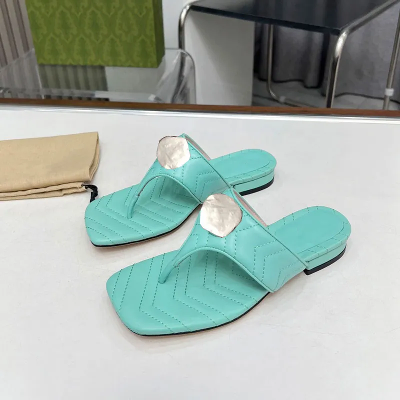 Fashionable summer women sandals casual and comfortable flip flops designer dress neutral beach flat shoes