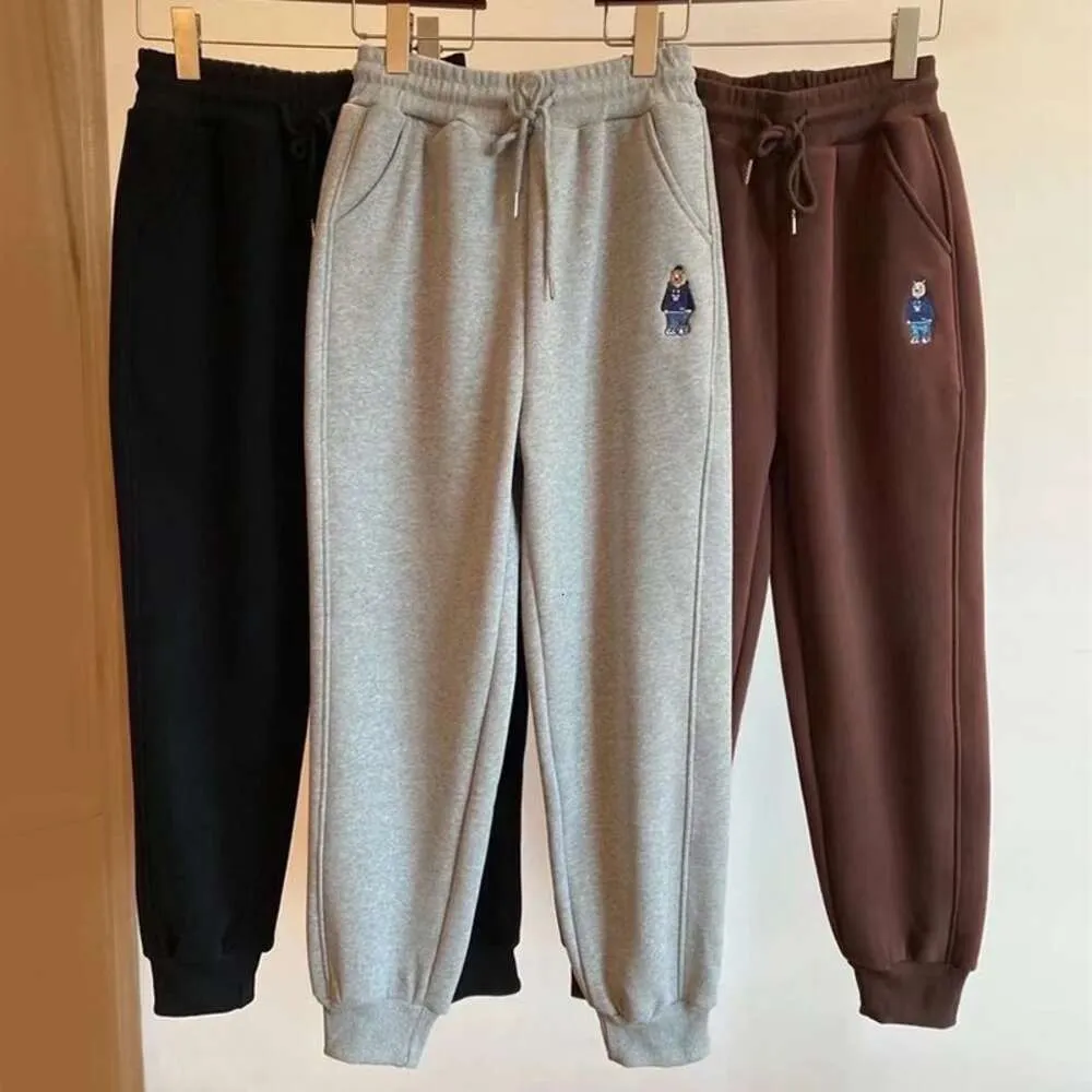 Autunno e inverno nuovi pantaloni coreani da guardia dell'orso ricamati pantaloni casual in vita elastica con peluche e grigio nero sciolto addensato