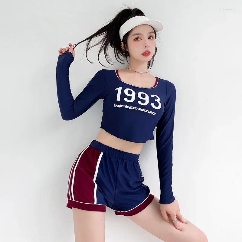 Kvinnors badkläder 2024 Koreansk stil kvinnor bikini set vadderad biquinis långärmad sport 3 stycken baddräkt med Boyshorts baddräkt