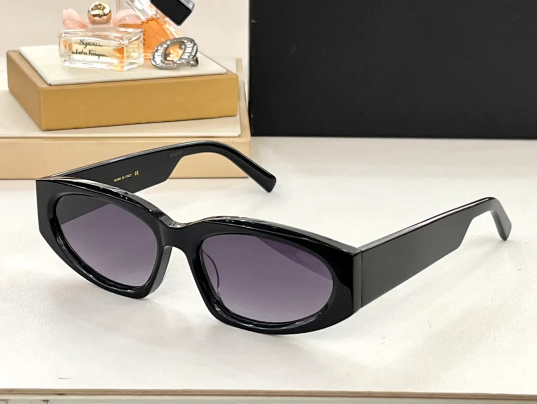 Mode-Sonnenbrille für Männer und Frauen, speziell, 0031, Designer-Rechteck-Sommer-Avantgarde-Brille, Stil, Anti-Ultraviolett, UV400, Beliebtheit, Vollformat-Brille, zufällige Box