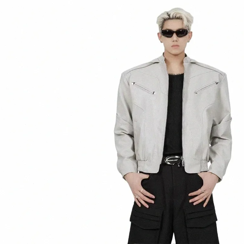 Kort PU -läderjacka män axelplatta stativ krage trend bombplan outwear 2023 koreanska streetwear dragkedja unisex motorcykel kappa d9kw#