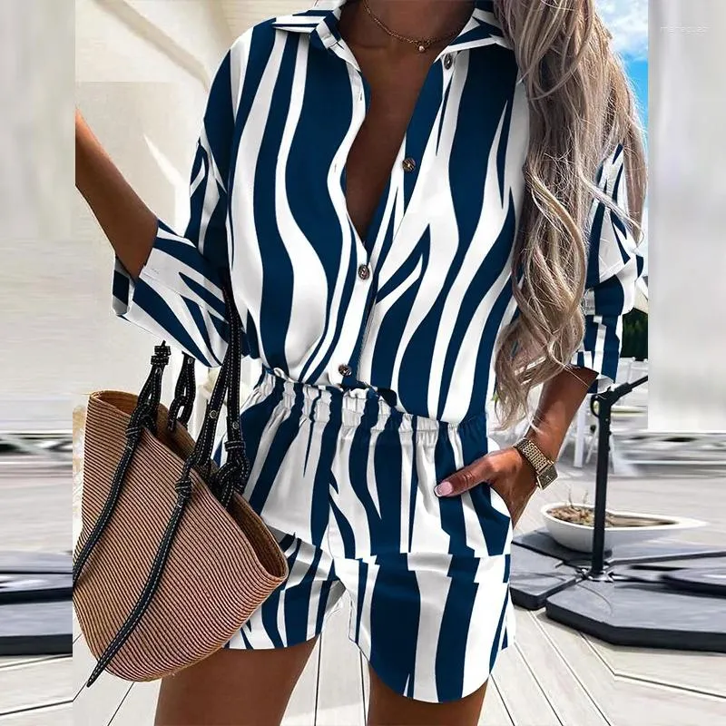 Kvinnors spårningsdräkter Fashion Buttons Stripe Shirts and Shorts Two Piece Set Women 2024 Summer Casual Leopard Print 2 Set for Tops Femme