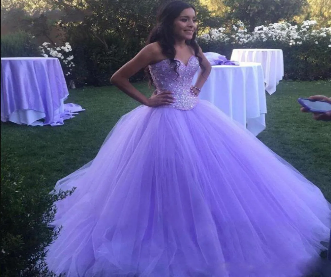 Lilac bez ramiączek sukienki Quinceanera imprezowe Vestidos de Festa Ball Suknia Tiul Sweet 16 Suknie Estido de 15 Ano7445356