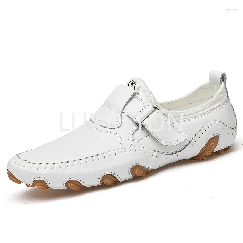 Casual Shoes 2024 Fashion Soft Leather Men Summer Breattable Lightweight Driving Bekväm handen platt