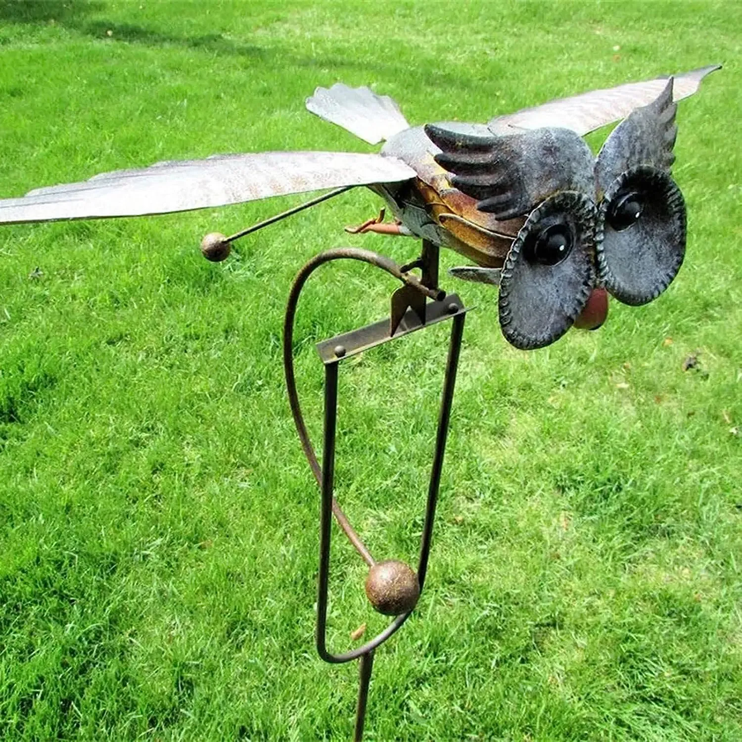 Decorations Owl Garden Decoration Iron Wing Flapping Owl Wind Spinner LifeLike Weather Resistant Eagle Garden Stake Outdoor Art Statue