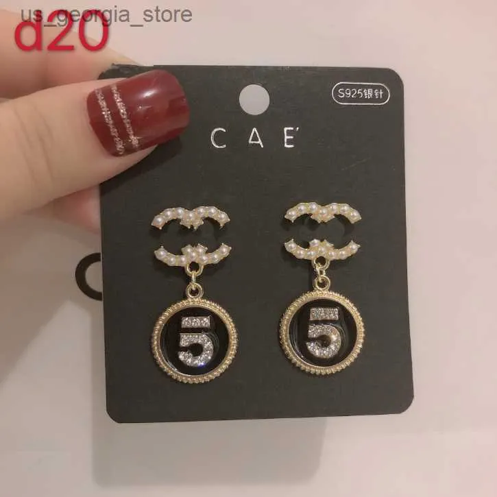 Charm Spring New Stud Boucle d'oreille Designer Boucles d'oreilles en diamant 2023 Amour romantique Couple Cadeaux de famille Dangle Lettre Boucles d'oreilles Mode Amour Bijoux En gros Y240327