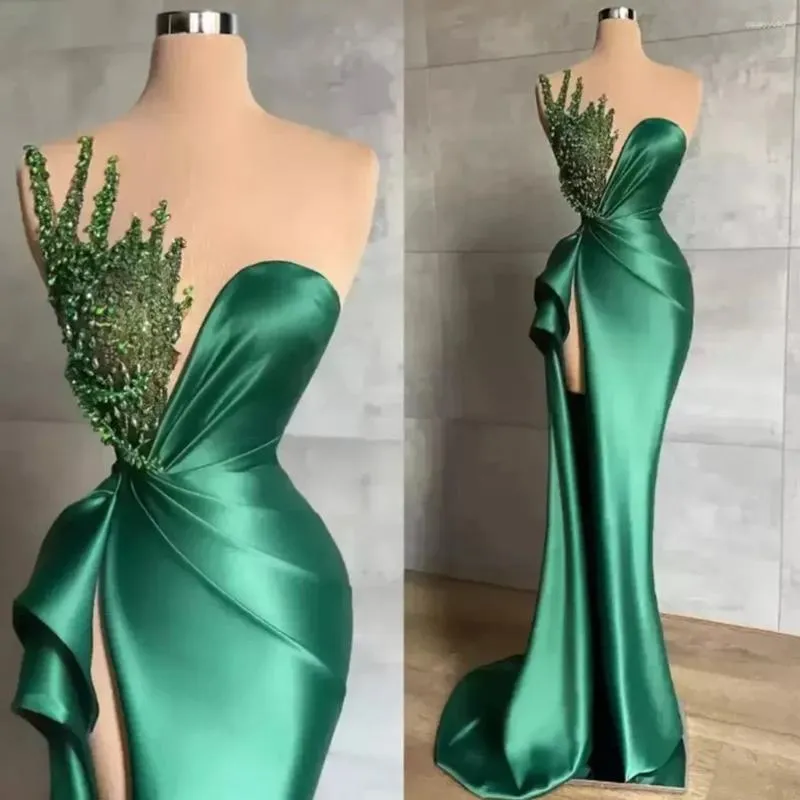 Festklänningar Grön blygsam ärmlös spetsledningsapplikationer Prom ELEGANT SIDA SPART Evening Dress Custom Floral Neck Boho