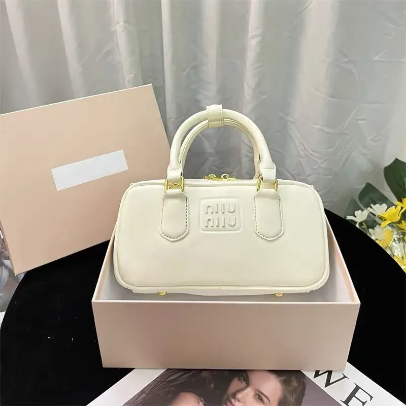 Sac de luxe Miui Arcadie avec bretelles Poignée pour femme Sacs d'embrayage Cross Body Cartable en cuir véritable Totes Sacs à main Designer Work Bowling Sacs a8