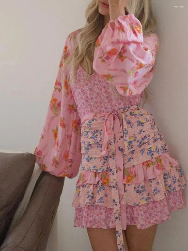 Повседневные платья Женское плиссированное многослойное мини-платье с длинным рукавом и V-образным вырезом с цветочным принтом и рюшами, короткое с поясом