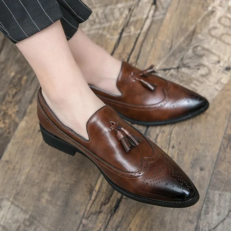 Zapatos informales con borlas para hombre, mocasines puntiagudos, mocasines de cuero para oficina, cómodos, de tacón bajo, diseñador