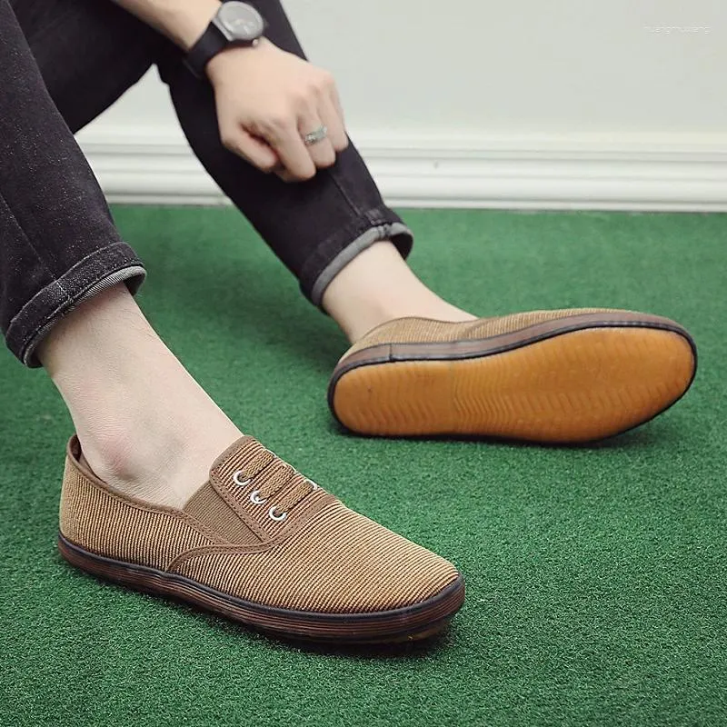 Casual Shoes 2024 Canvas Men Slip-on Loafers Breathable Hear-wearing Safety Working Sneakers Zapatos De Hombre