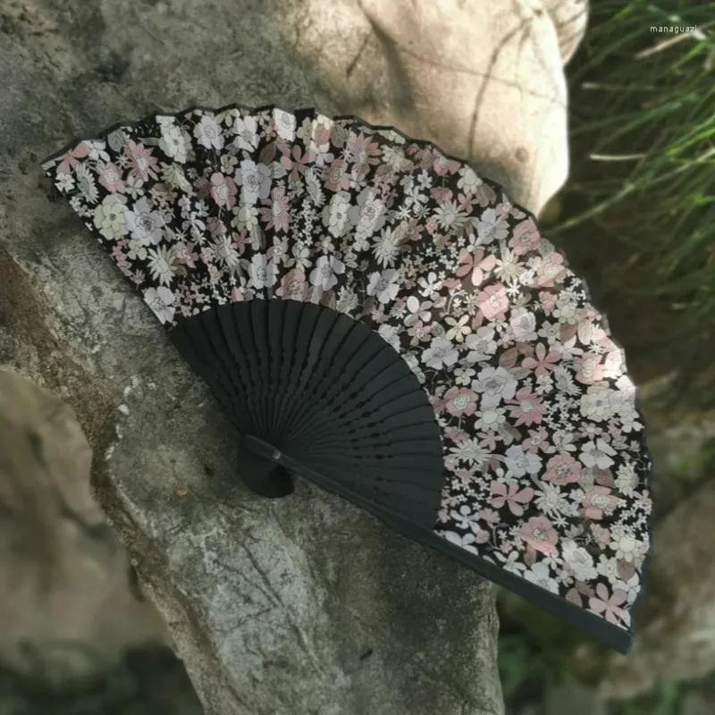 Dekorativa figurer Vintage Style Folding Fan Chinese Japanese Mönster Art Craft Gift Home Decoration Ornament Dance Hand Fans