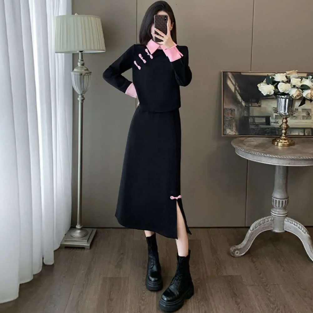 Ny kinesisk stildräkt för kvinnor under våren 2024, fashionabla och västerländska knappar upp toppkjolen, avancerad temperamentkjol