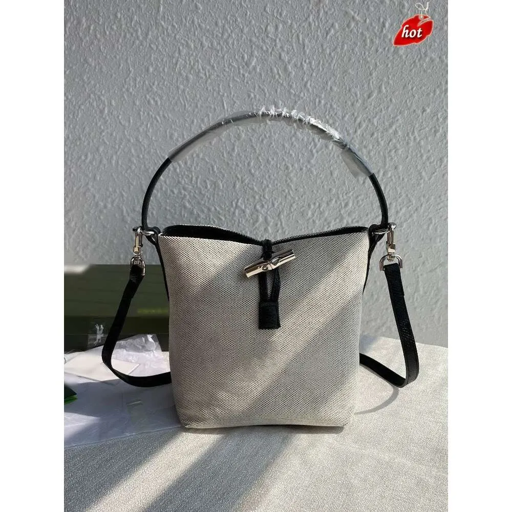 Fabrieksbron Handtassen van hoge kwaliteit is een nieuwe Franse canvas emmertas met enkele schouder Crossbody Mode Longjia bamboeknoop