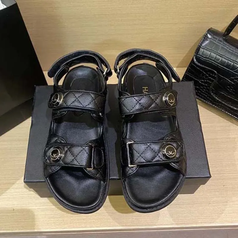 Designer Sandaler glider på utan bakre remkvinnor Summer Dad Slide Mule Slide Plat Shoes 100% Real Leather Quilted Leather Designer Sandal Luxury Slingback 01