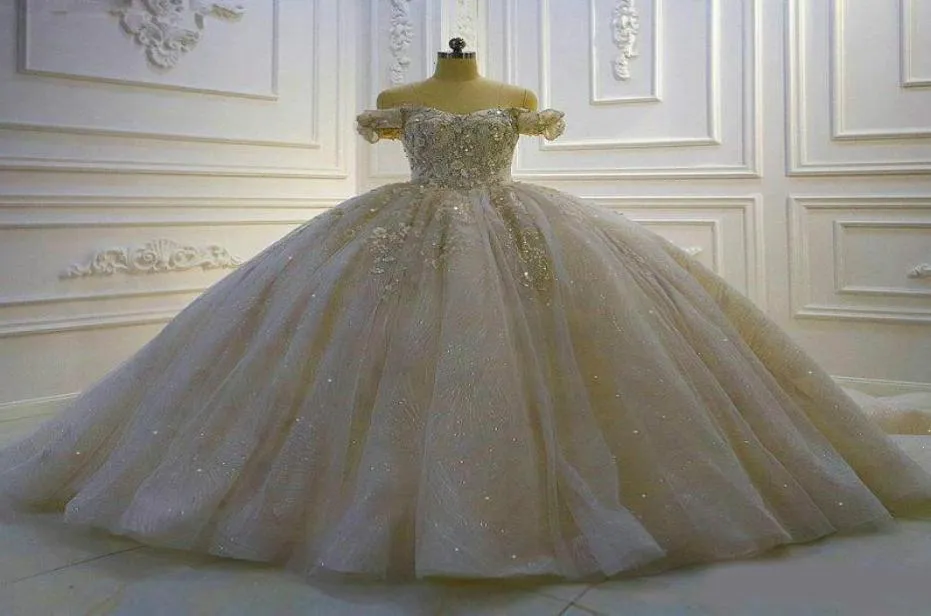 2020 Wspaniała suknia balowa suknie ślubne 3D Klorowe cekiny z koralikami Train niestandardowy Suknia ślubna 2675112