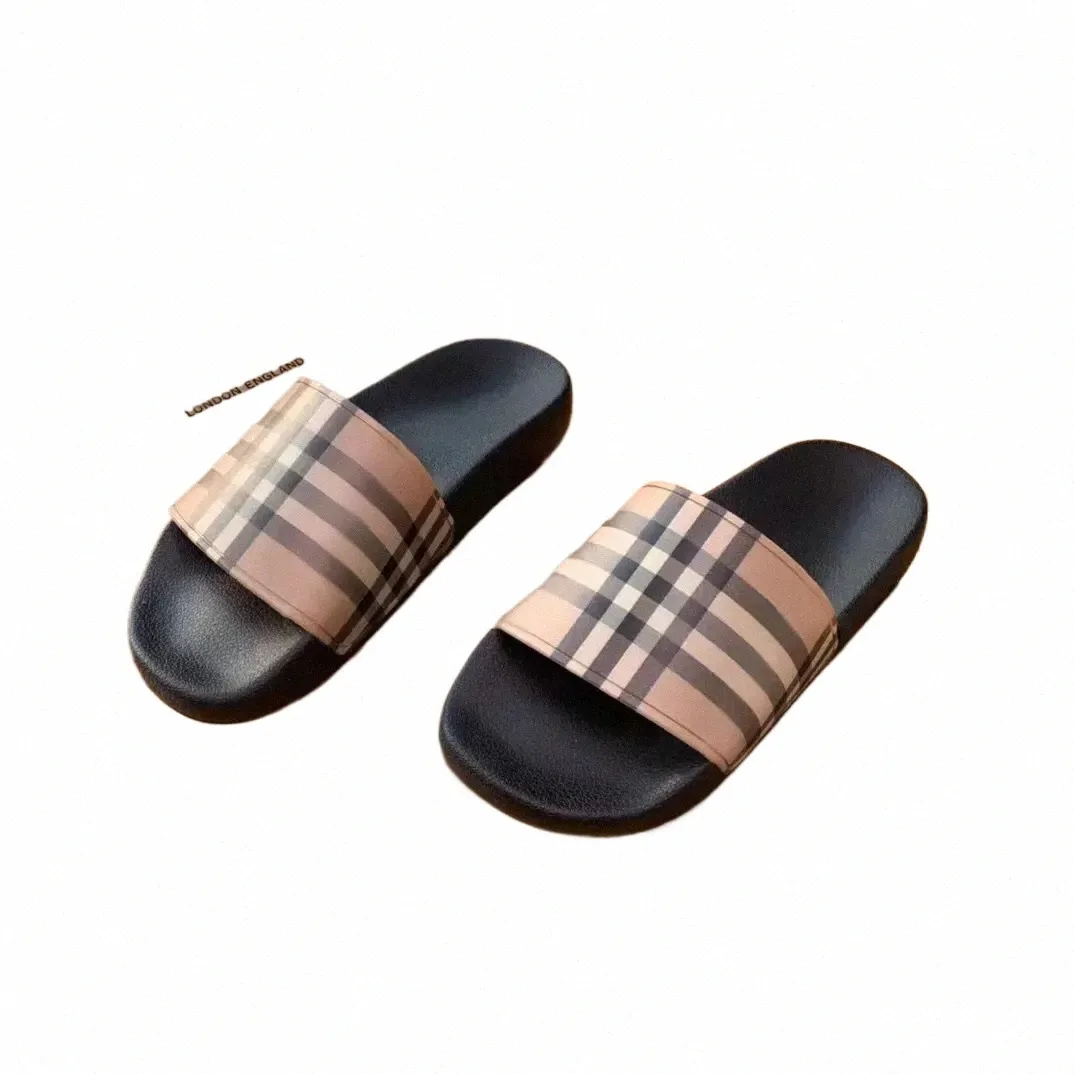 Impression vintage Tartan Slipper Sandal Casual Chaussures Caoutchouc Slide Luxury Designer Sliders Été en plein air Femmes Hommes Beach Pantoufles plates Mule Voyage P A1Wx #